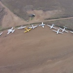 Alle Flugzeuge auf dem Parkplatz in der Serengeti